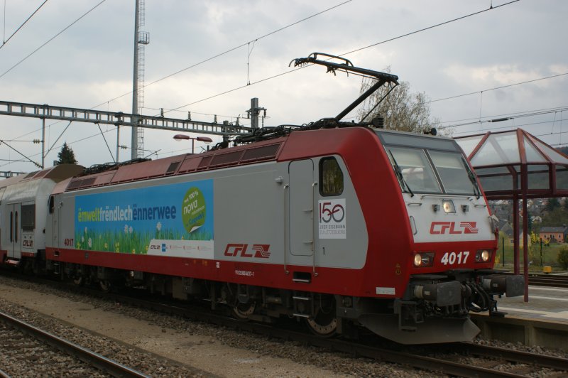 Bahnhof Wasserbillig am 07.04.2009. CFL Baureihe 4000 Nr. 17 als werbelok hat gerade ihre Passagiere aus Luxemburg abgeladen un fhrt nun als Leerzug zurck ins Depot.