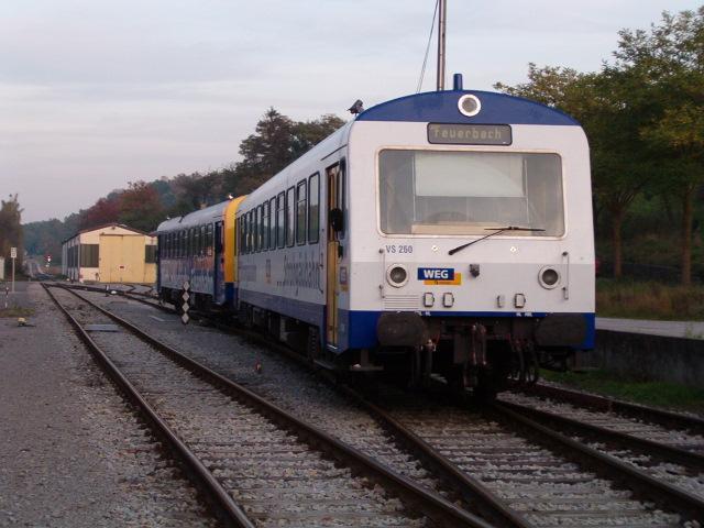 Bahnhof Weissach im Herbst 2005.