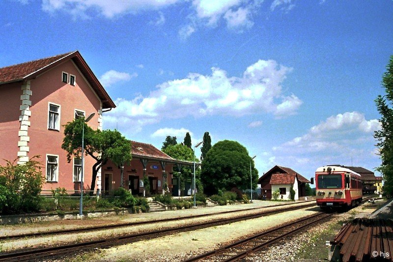 Bahnhof Weitra (10. Juni 1989). Rechts 5090.004.