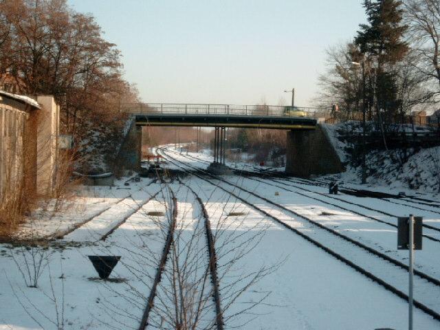 Bahnhof WSW mit Blick in Richtung Grlitz. Die abgeschnittenen Gleise links dienten frher der BM und der Strecke nach Bad Muskau (natrlich stillgelegt).
