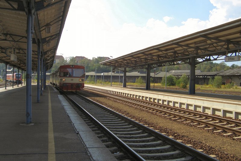 Bahnhof Zittau, Durchfahrt CD-Triebwagen von Varnsdorf nach Liberec, Sommer 2005