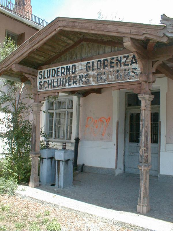 Bahnhofsanschrift in Schluderns 2001(Archiv P.Walter)