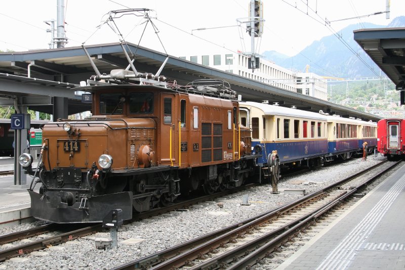 Bahnhofsfest Chur 2008: Extrazug aus Untervaz/Trimmis mit Krokodil Ge 6/6 I 414 und den Alpine-Classic-Pullman-Express-Wagen im Bahnhof von Chur am Sa. 24. Mai.