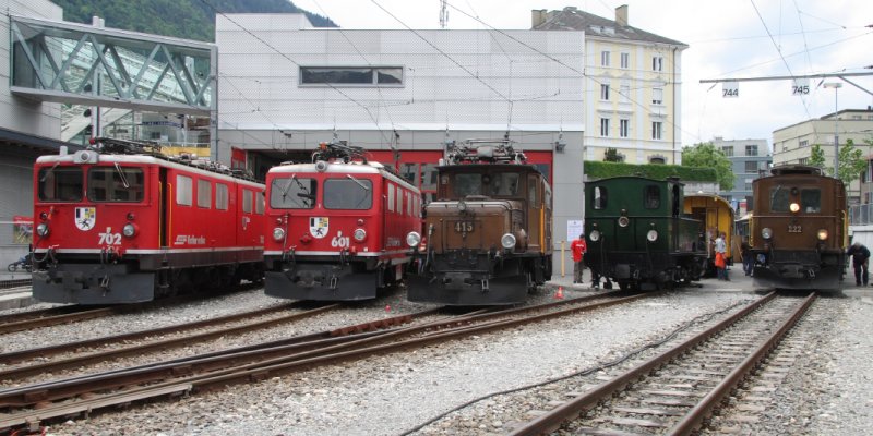 Bahnhofsfest Chur 2008: Lokparade vor dem Depot in Chur mit Ge 2/4 222 + Dampflok G 3/4 1  Rhtia  + Krokodil Ge 6/6 I 415 + Ge 4/4 I 601  Albula  + Ge 6/6 II 702  Curia  am 24. Mai. 