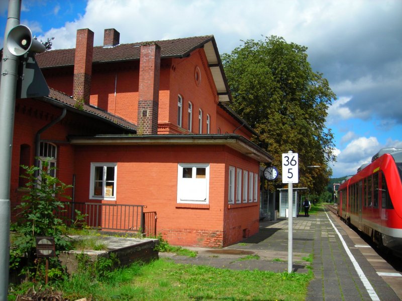 Bahnhofsgebude von Bodenfelde im sommer 2007
