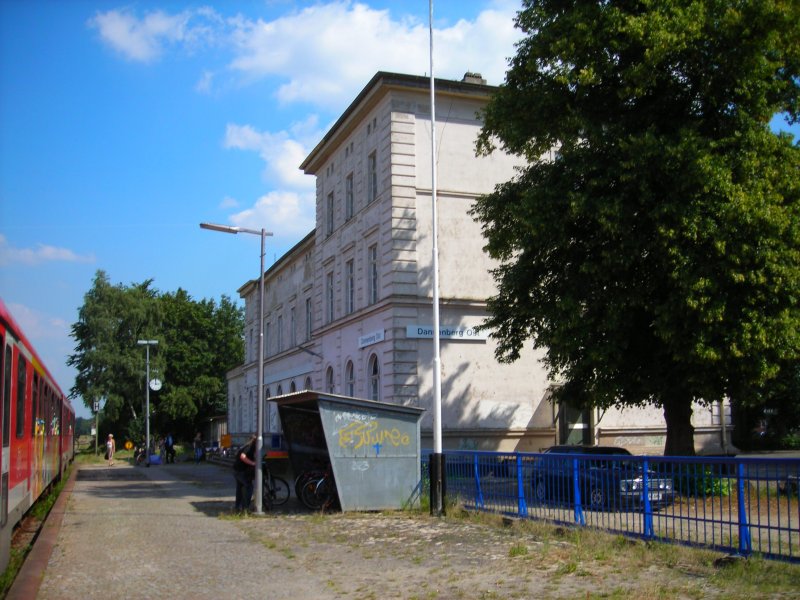 Bahnhofsgebude von Dannenberg Ost im sommer 2007