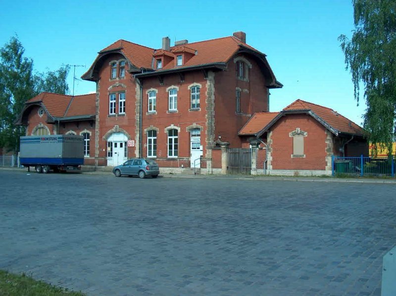 Bahnhofsgebude in Naumburg (Saale) Ost; 10.05.2008