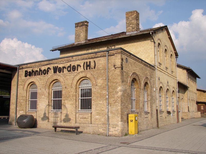 Bahnhofsgebude von Werder (Havel)