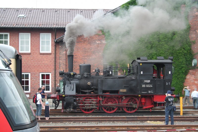 Bahnhofsrundfahrt im Betriebswerk Neuenmarkt
auf der 89 6024 am 26.05.07