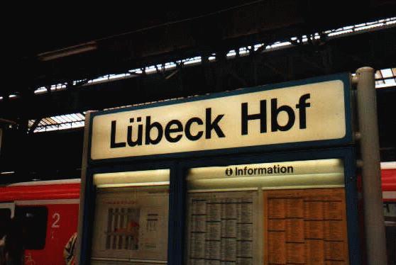 Bahnhofsschild Lbeck Hbf