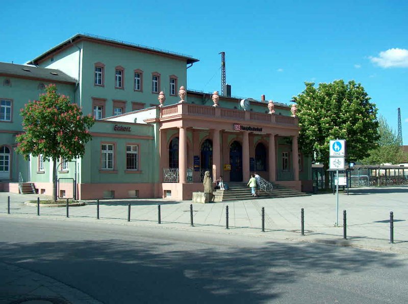 Bahnhofsvorplatz in Naumburg (Saale); 10.05.2008