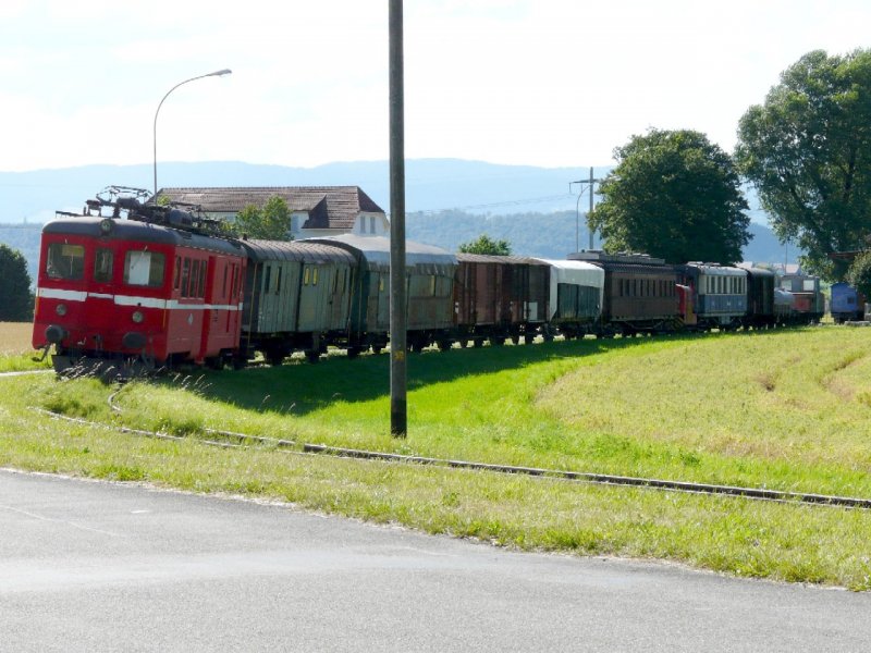 Bahnmuseum Kerzers / Kallnach -  Abgstellte Eisnebahnfahrzeuge in Kallnach am 07.07.2008
