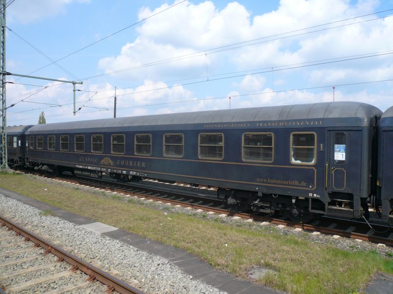 Bahntouristik Wagen am 3.5.2008 hinter dem oldeburger Hbf. Der Zug war bespannt mit einer ER 20 der Dispolok mit Bahntouristik Werbung