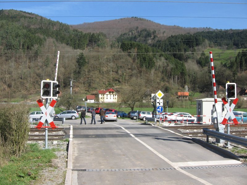 Bahnbergang in der Nhe von Hausach (KBS720) am 11.3.07 km 35,9 der Schwarzwaldbahn