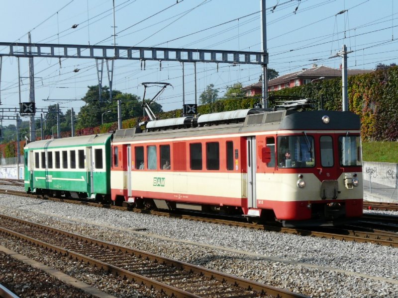 BAM - Regio mit Be 4/4 15 + Bt 53 bei der einfahrt in den Bahnhof von Morges am 25.09.2008