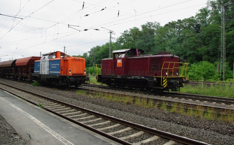 Bauarbeiten zwischen Eichenberg und Witzenhausen erfordern auch einen sonntglichen Arbeitseinsatz. Hier von 212 297-6 der NBE und 345 228-1 der BBL. Eichenberg, 28.06.2009.