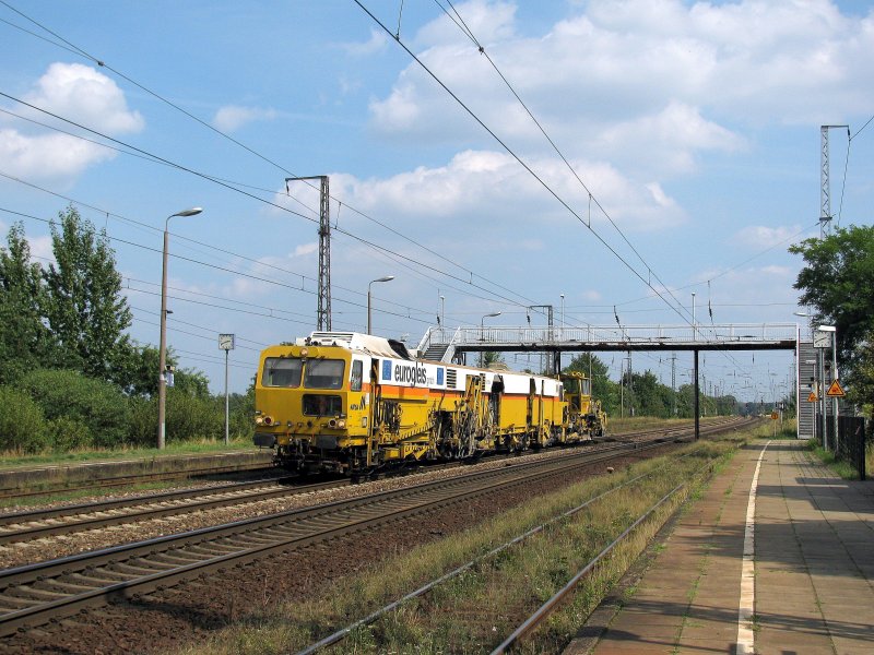 Baufahrzeuge der Firma Eurogleis am 17.08. durch Saarmund.