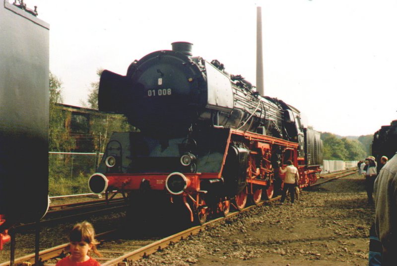 Baureihe 01 in Bochum-Dahlhausen 1985
(eingescannter Papierabzug)