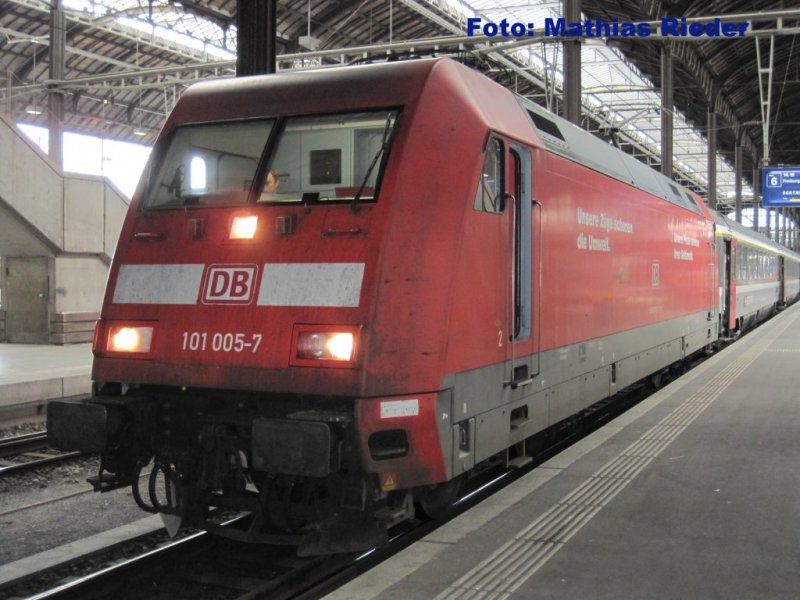 Baureihe 101 005-7 vor dem EC nach Berlin in Basel SBB am 18.04.09