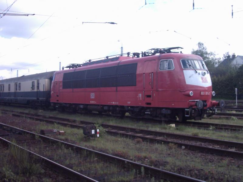 Baureihe 103 101-2 war am 05.05.2005 bei den Eisenbahntagen in Kranichstein abgestellt. Die Eisenbahntage gingen von 05.05 bis zum 08.05.2005.