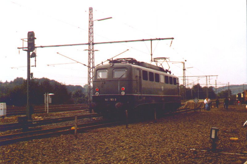 Baureihe 140 in klassischem Grn in Bochum-Dahlhausen 1985 (eingescannter Papierabzug) 

