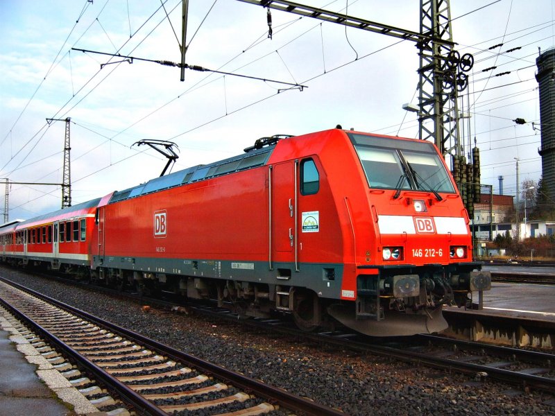Baureihe 146 212-6 am 10.12.06 in Aalen. Sie zog den RegionalExpress 19440 von Aalen nach Stuttgart Hbf.