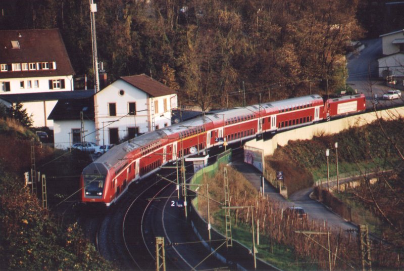 Baureihe 146 schiebt hier in Istein (b.Basel)ein IRE nach Offenburg. Aufnahme im November 2006.  