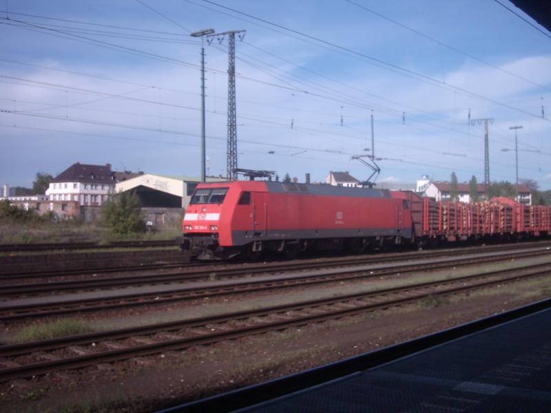 Baureihe 152 138-4 fuhr am 28.04.2005 durch Aschaffenburg Hbf.