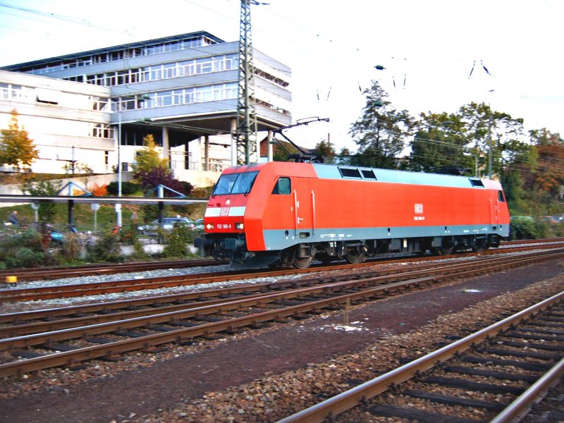 Baureihe 152 169-9 auf Rangierfahrt im Aalener Bahnhof. Foto: 19.10.06