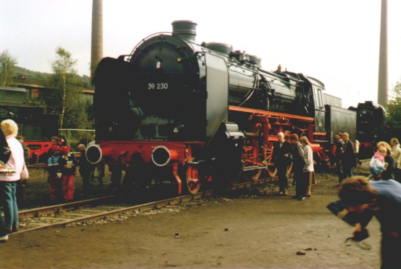 Baureihe 39 in Bochum-Dahlhausen 1985 (eingescannter Papierabzug)