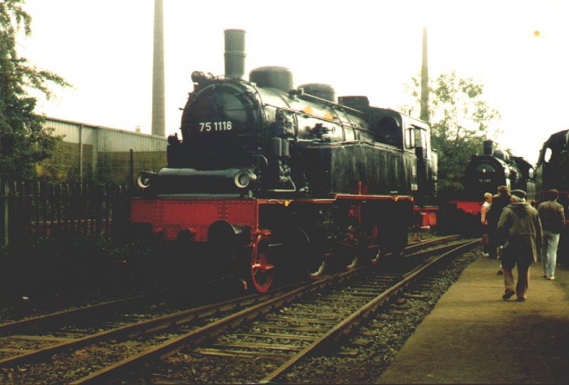 Baureihe 75 in Bochum-Dahlhausen 1985 (eingescannter Papierabzug)
