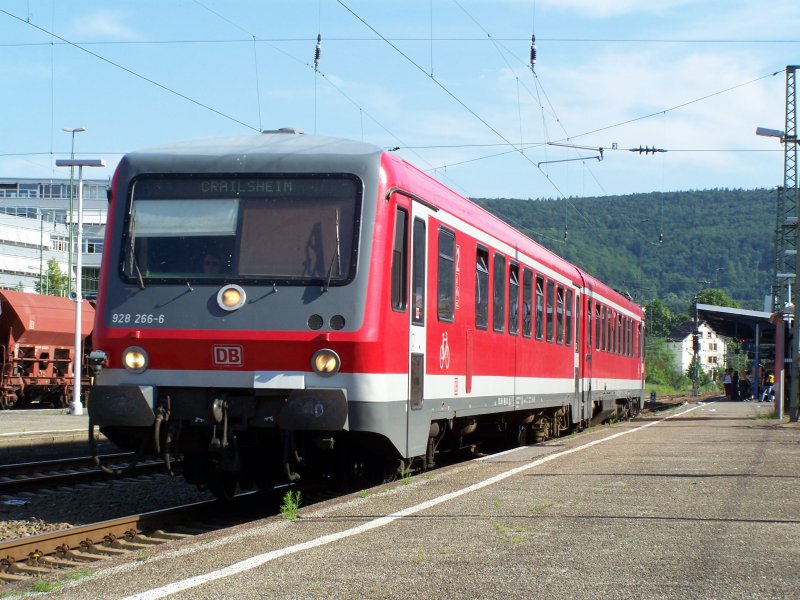 Baureihe 928 266-6 bei der Ausfahrt des Bahnhofes Aalen, er fuhr weiter in richtung Crailsheim. Aufgenommen am 14.Juni 2007