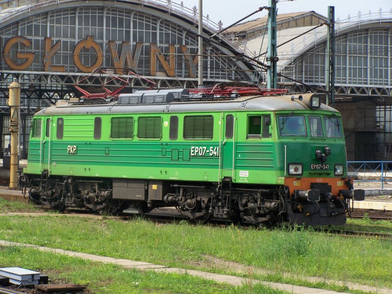 Baureihe.EP07-541 der PKP ,abgestellt in Wroclaw Glowny >bersetzt: Breslau HBF. Aufgenommen am 06.06.07