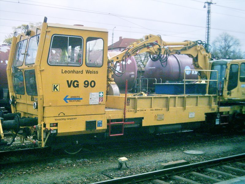 Bauzug der Fa. Leonard Weis auf Gleis 4 im Bahnhof Villingen (Schw.), vermutlich fr die kommende Woche wo das Gleis zwischen St.Georgen und Villingen erneuert wird