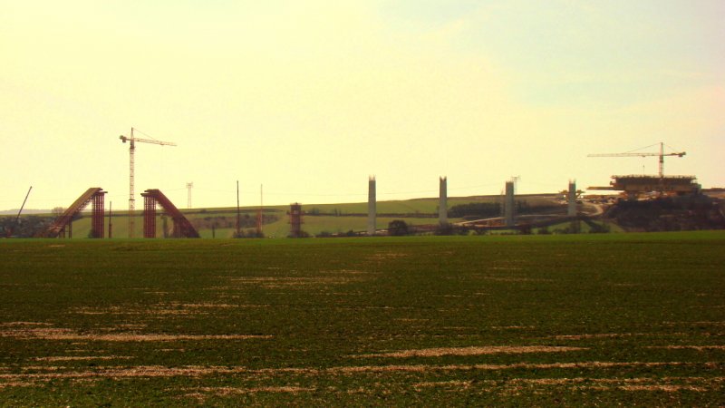 Bauzustand der Unstruttalbrcke fr die zuknftige ICE Trasse Erfurt - Halle/Leipzig bei Wetzendorf im Burgenlandkreis; 19.03.2009 
