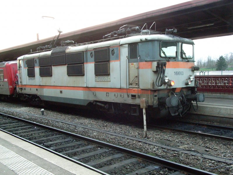 BB 16663 -Alsthom Baujahr 1962- mit Wendezug

03.03.2007 Strasbourg 
