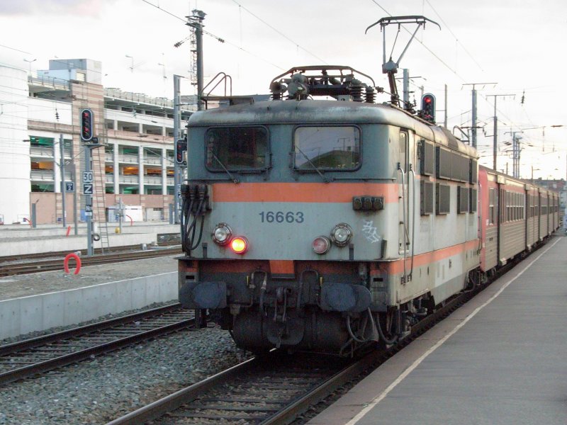 bb-16663-schiebt-wendezug-ter-102008.jpg