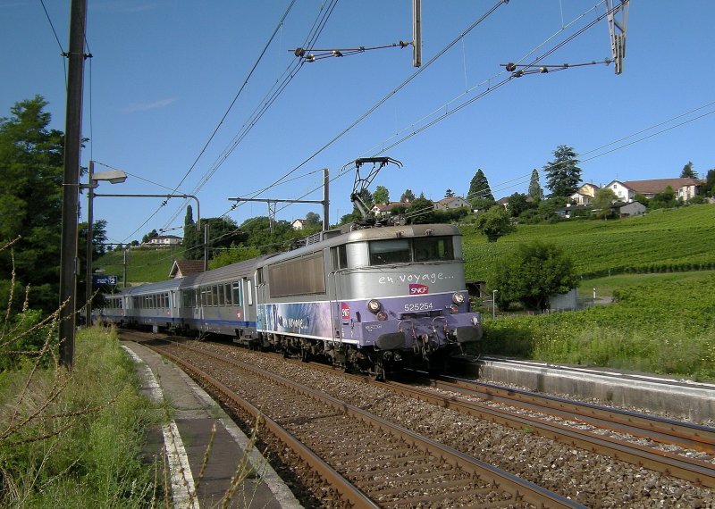 BB 25 254 mit TER Lyon - Genve in Russin (Schweiz) am 5. August 2008