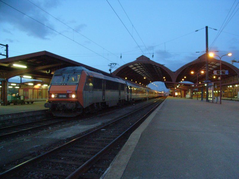 BB 26156 steht am Abend des 03.03.2007 mit Schnellzug 4279 nach Lyon im Straburger Hauptbahnhof bereit.



03.03.2007 Strasbourg 