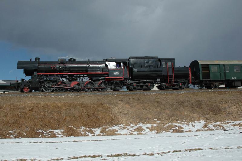 B&B 52.1227 kurz vor der Einfahrt in den Bahnhof Frauental am 13.2.2005