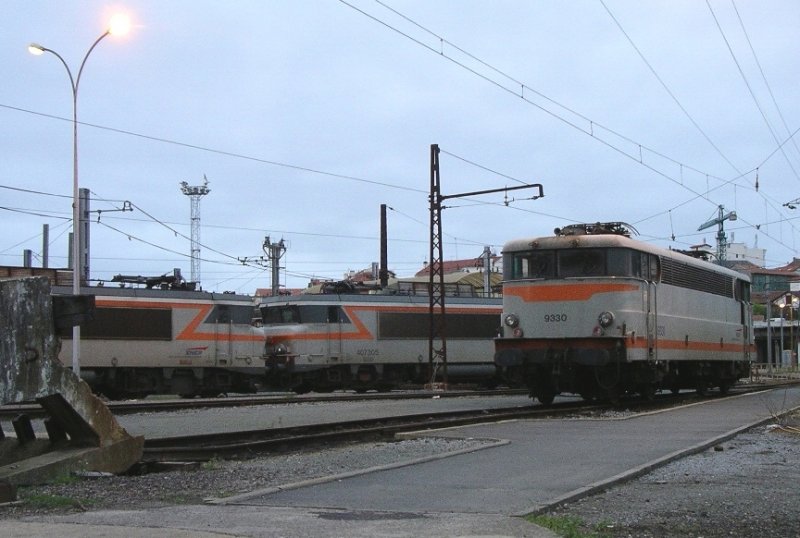 BB 9330

ruht im Depot Hendaye

im Hintergrund BB 7305 und eine weitere BB 7200
Hendaye
23.09.2004
