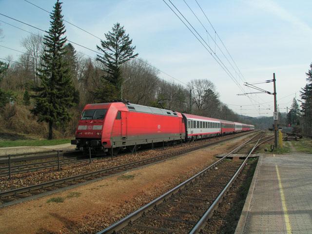 BB Intercity  Hotel Ibis   von Wien Westbahnhof nach Salzburg bespannt mit der DB 101.071-9.
<a href= http://www.bahnbilder.de/kauf  target= _blank ><img src= http://www.bahnbilder.de/counter/counter_new.php?key=115591651  alt= Bahnbilder.de  title= bahnbilder.de  border= 0 ></a>


