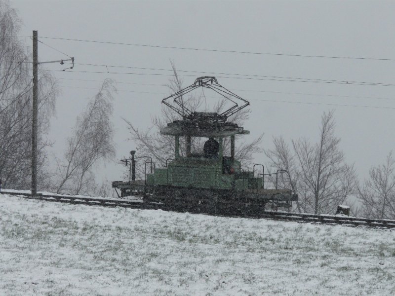 BC - Ehemaliges Dienstfahrzeug der Strassenbahn von Z�rich VBZ 
 X 926 unterwegs bei Schnnefall von Blonay ins Depot nach Chaulin am 24.03.2008