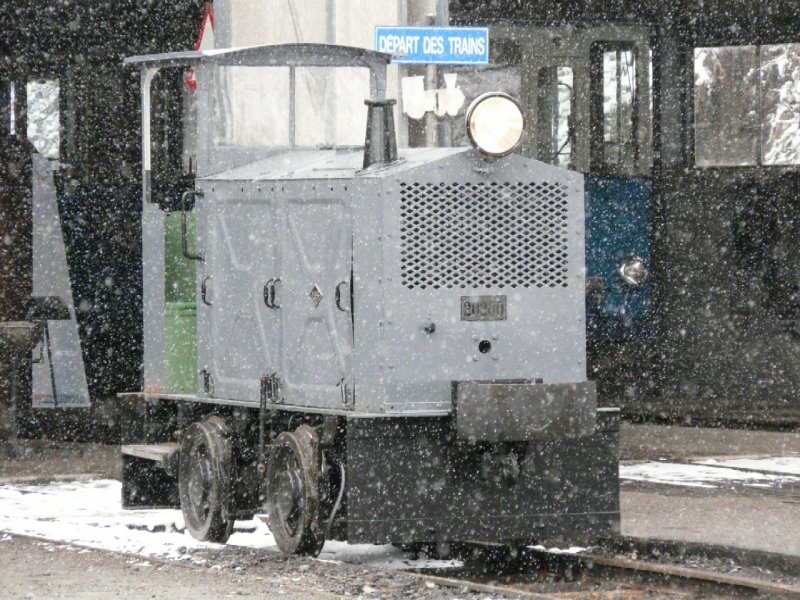BC - Klein Rangierdiesellok 20200 (ex MOB Tm 2/2  1) im Depotareal von Chaulin am 24.03.2008