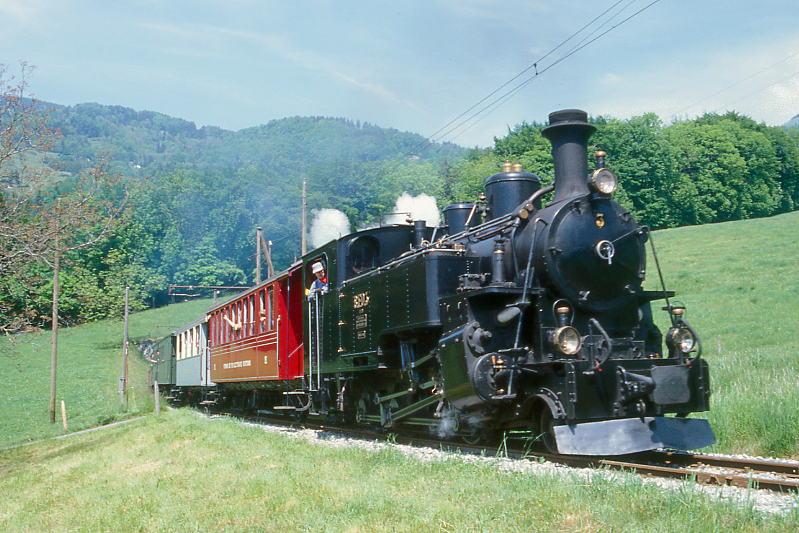 BC Museumsbahn Dampf-GmP 367 von Blonay nach Weiche -(Chaulin) am 19.05.1997 bei Cornaux mit Dampflok exBFD HG 3/4 3 - ex CEG BC 21 - ex MCM BC 10 - exRB ABCF4 15 - exSEG C4 171 - ExMOB Ek 608 -exGFM Rkmo 904.
