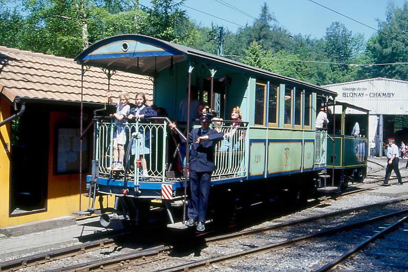 BC Museumsbahn Dampfzug 4047 von Chaulin nach Chamby am 24.05.1999 im Depot Chaulin mit exTN C4 121 - Dampflok exFP G 2/2 4. Hinweis: Zug geschoben, Dampflok von Rimini/Italien.

