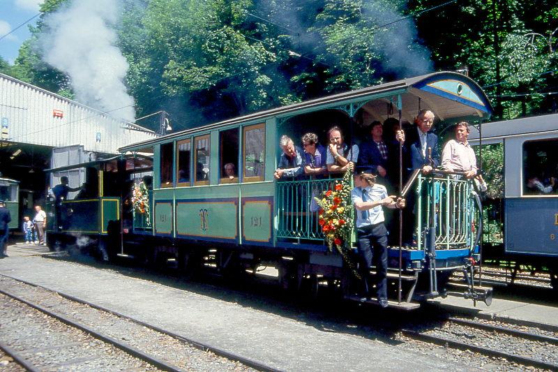 BC Museumsbahn Dampfzug 433 von Chaulin nach Chamby am 31.05.1993 Ausfahrt Depot Chaulin mit exTN C4 121 - Dampflok exFP G 2/2 4. Hinweis: Zug geschoben, Dampflok von Rimini/Italien.
