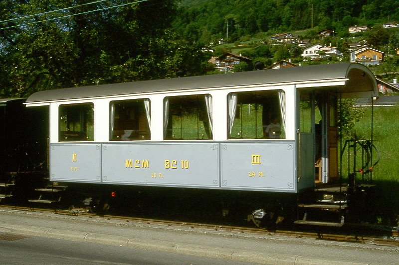 BC Museumsbahn - ex AOMC BC 10 am 19.05.1997 in Blonay  - 2./3.Klasse Personenwagen 2-achsig mit 2 offenen Plattformen - Baujahr 1908 - SIG - Gewicht 7,10t - 6/24 Sitzpltze - LP 9,54m - zulssige Geschwindigkeit 40 km/h - Lebenslauf: MCM BC 21 - AOMC BC 21 - 19721 an BC BC 21 - 02/1988 BC 10
