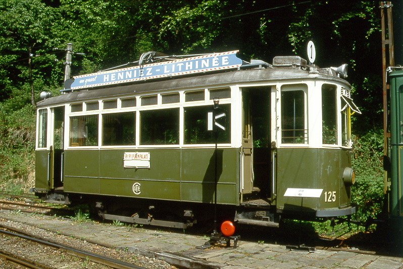 BC Museumsbahn - ex CGTE Ce 2/2 125 am 19.05.1997 in Chaulin - Tram-Triebwagen - Baujahr 1920 - SIG/SAAS - 108 KW - Gewicht 12,90t - LP 9,20m - 3.Klasse Sitzpltze 20 - zulssige Geschwindigkeit 30 km/h - Lebenslauf: ex CGTE Ce 2/2 125 - 1974 an BC - seit 1997 vermietet an AGMT Genfer Trammuseum.
