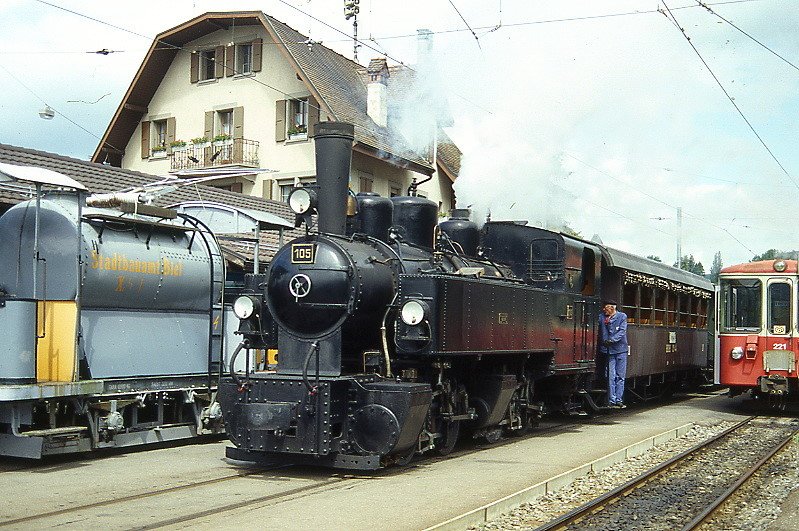 BC - Museumsbahn ex SEG G 2x 2/2 105 am 23.05.1999 in Blonay - Dampflok - Baujahr 1918 - KARLSRUHE/2051 - 294 KW - Gewicht 36,00t - LP 9,40m - zulssige Geschwindigkeit 35 km/h - Lebenslauf: ex HK 95 - 1921 N 21 Haspe-Breckerfeld (Ruhr) - 1928 Zell-Todtnau N 105 - 1968 BC G 2x 2/2 105
